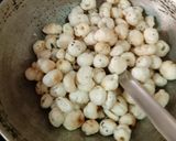 A picture of step 2 of Chatpata Makhana.