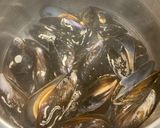 Foto del paso 4 de la receta: Mejillones en salsa de tomate picante