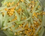 Foto langkah ke 3 dari resep Tumis sayur labu jagung.