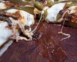 Foto del paso 8 de la receta: Pizza de muzzarella con morrón verde y aceitunas negras
