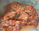 பூண்டு தக்காளி சட்னி உடன் நிலக்கடலை பொடி இட்லி (Poondu thakkaali chutney recipe in tamil) ரெசிபி ஸ்டேப் 5 புகைப்படம்