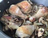 Foto del paso 1 de la receta: Pollo con setas en salsa de cebolla caramelizada