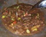 Foto langkah ke 3 dari resep Krengsengan Daging Pedas #81.