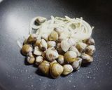 【愛在家裡麵x好勁道】茄汁蛤蜊炒麵的食譜步驟2照片