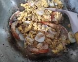 Foto langkah ke 5 dari resep Kwetiaw Goreng Simpel.