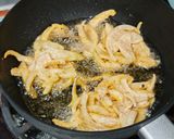 รูปขั้นตอนการทำที่ 5 ของ หอมใหญ่ทอด (Onion Fritters)
