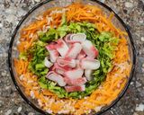 Foto del paso 2 de la receta: 🥗Ensalada de kanikama, arroz integral, lechuga, zanahoria, huevo y queso 🥗Fresca y completa 🥗