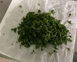 Une image de l'étape 9 de Salade de tomates et concombre à l’oignon rouge et persil.