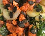 Foto langkah ke 5 dari resep Coconut sweet chili Salmon Salad#dietmenu.