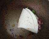 Foto del paso 5 de la receta Triángulos de hamburguesa con lechuga tomate y queso