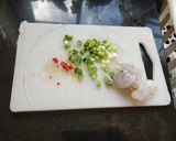 Hình bước làm 1 của món Mì cóc cóc chay với tôm kho hành lá