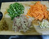 A picture of step 1 of Chicken Hakka Noodles.