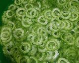 Foto langkah ke 2 dari resep Kripik Pare renyah dan gurih.