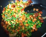 A picture of step 4 of Fried rice with shrimps and chicken sausage.