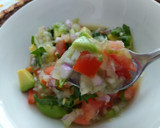 Foto del paso 5 de la receta: Ensalada de pepino, tomate y aguacate aliñada con agua de mar