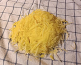 Foto del paso 2 de la receta: Nidos de patatas con gulas y huevos de codorniz