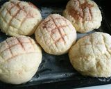 Foto langkah ke 5 dari resep Roti melon dorami.