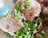 Hình bước làm 1 của món Canh Bắp Cải Sú Cuộn Thịt