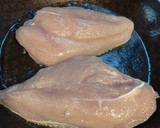 Foto del paso 1 de la receta: Pechuga de pollo con dos salsas
