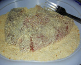 Foto del paso 2 de la receta: Milanesa de res, papas horneadas con queso mozarela y ensalada