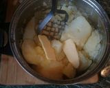 Gombamártással felöntött csirkemell, krumplipürével recept fázis 10 fotója