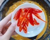 รูปขั้นตอนการทำที่ 5 ของ แกงเผ็ดกุนเชียงหน่อไม้ดอง By แม่บ้าน