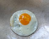 Foto langkah ke 1 dari resep Telur Ceplok Kecap.