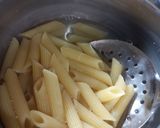 Foto langkah ke 1 dari resep Penne Pasta Vegetable Salad.