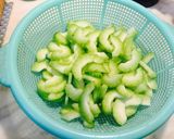 Hình bước làm 6 của món Bí xanh xào thịt gà ngày tình nhân.