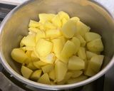 Une image de l'étape 2 de Purée de pommes de terre au beurre.
