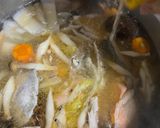 Foto langkah ke 3 dari resep Salmon Belly Soup.
