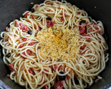 Foto del paso 2 de la receta: Espaguetis🍝 Carbonara🥓Con Uvas Pasas...!