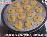 Foto langkah ke 5 dari resep Cookies Kismis Teflon 3 Bahan.