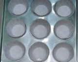 Foto langkah ke 4 dari resep Muffin Ketan Hitam Keju.