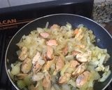 Foto del paso 2 de la receta: Salteado cebolla con mejillones