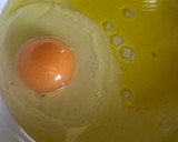 Foto del paso 1 de la receta: Huevo frito 🥚 sin puntilla