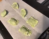 Une image de l'étape 8 de Bouchées aux pruneaux et amandes (pâte au curaçao).