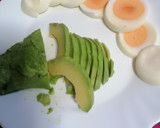 Foto del paso 2 de la receta: Pan de pita con salmón y aguacate
