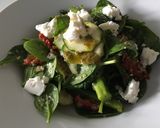 Kecskesajtos, pestós saláta recept fázis 4 fotója