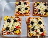 A picture of step 4 of Bread Pizza.
