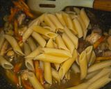 Foto langkah ke 4 dari resep Pasta Saus Kari Ayam.