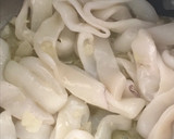 Foto del paso 7 de la receta: Guisadito de calamar, galeras y langostinos (olor a viernes)