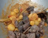 Foto langkah ke 3 dari resep Semur Kentang Hati Ampela Ayam.