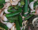 A picture of step 5 of Masala Bhindi.