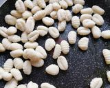 Foto del paso 2 de la receta: Gnocchi al sartén con tomatitos salteados