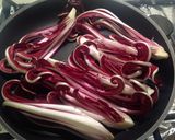 Foto del passaggio 1 della ricetta Orata con salsa di cachi piccante e radicchio tardivo