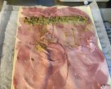 Une image de l'étape 1 de Roulé décalé jambon, comté,moutarde et sésame.
