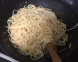 Foto del paso 2 de la receta: Spaghetti al wok con curry y verdura