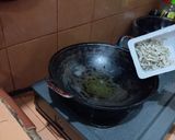 Foto langkah ke 7 dari resep Tumis Jantung Pisang & Ikan Teri.