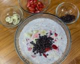 Foto langkah ke 4 dari resep Oatmeal Panggang - Stroberi Pisang.